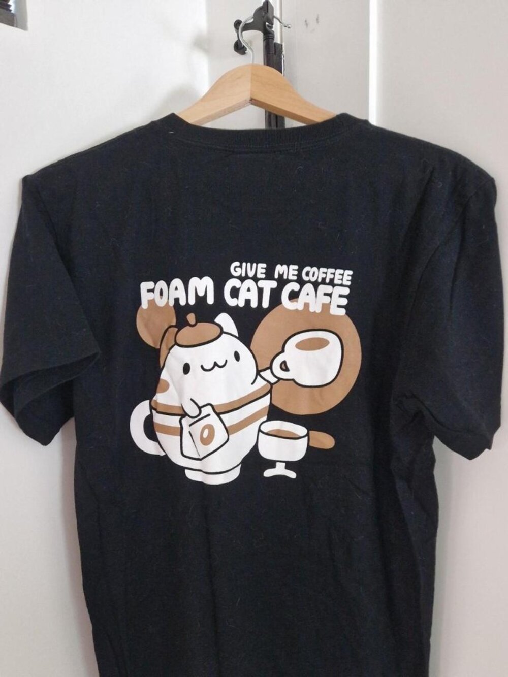 Black Foam Cat Cafe T-shirt Size M #kawaii #catsofinstagram bugcat capoo